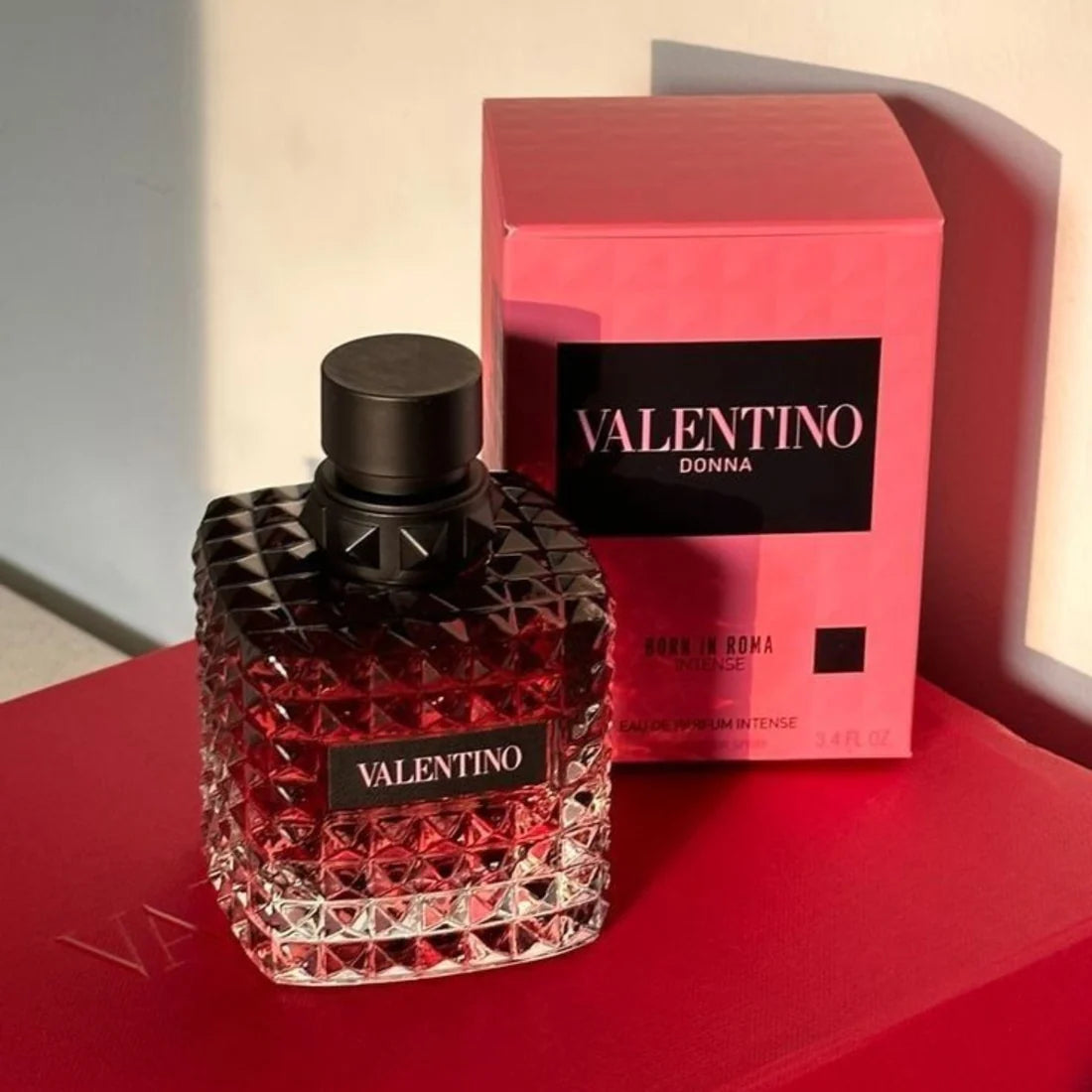 Valentino Donna Born in Roma Intense